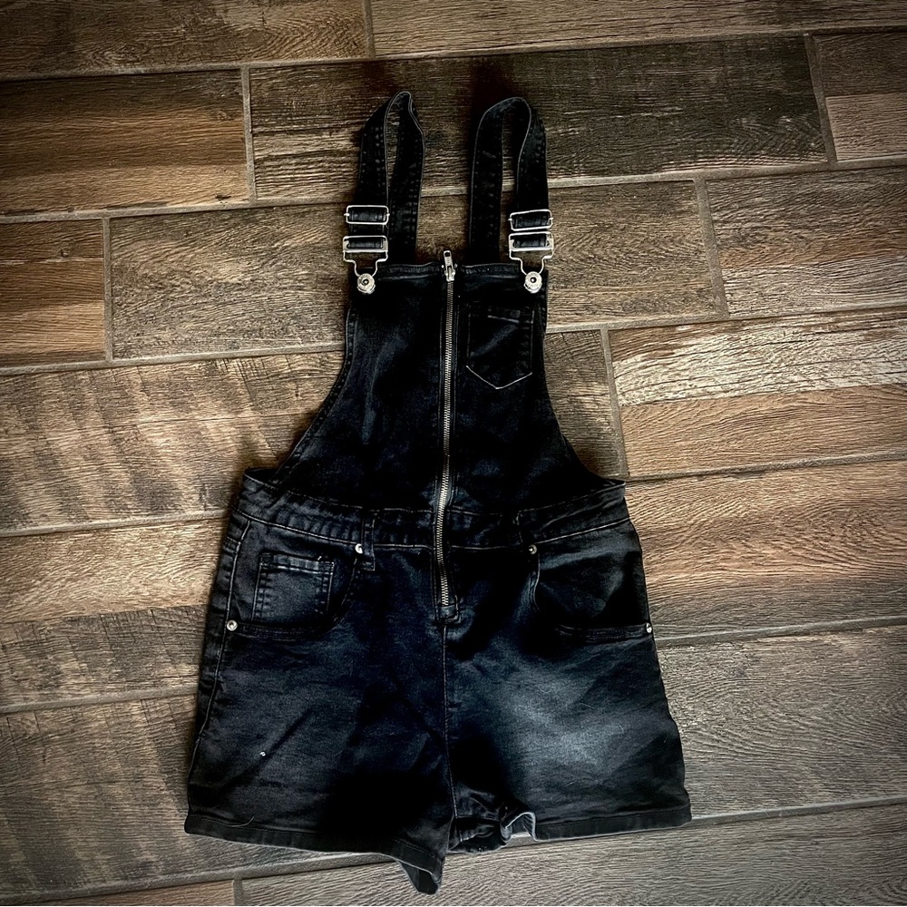 Hot Topic black Gray zip front Shortalls overall shorts M juniors